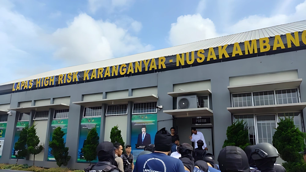 Ammar Zoni Cs Berada Di Lp Nusa Kambangan. (X) 